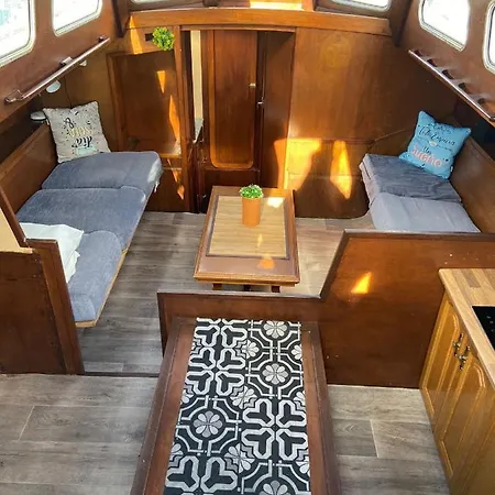 Botel Fantastic Sailing Boat To Sleep In *