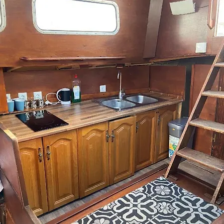 Fantastic Sailing Boat To Sleep In Botel *