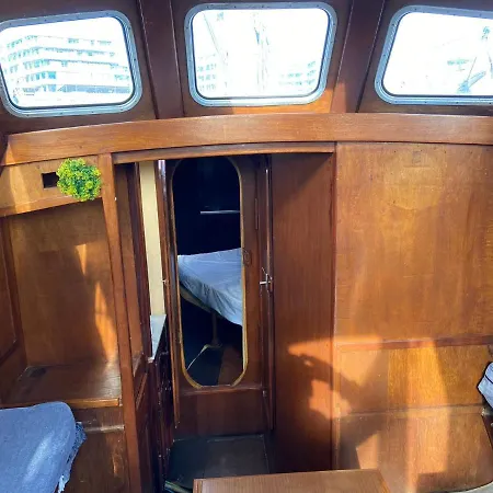 Botel Fantastic Sailing Boat To Sleep In Barcelona